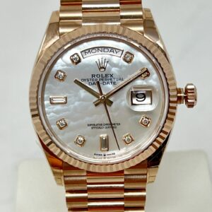 Rolex Day-Date Ref. 128235 Quadrante Madreperla e Diamanti